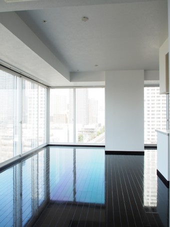 摩天楼と癒しの浴室で豊かな時間を